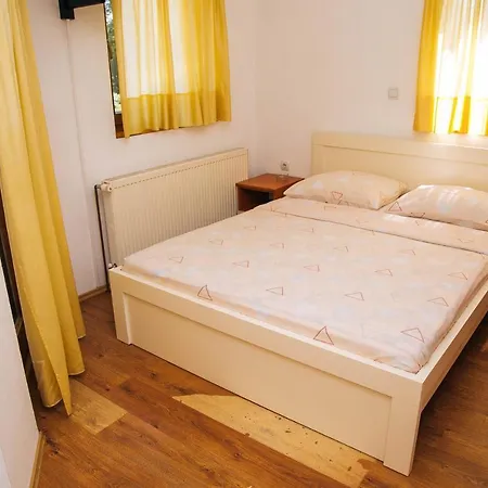 Jezero Laminci Bed & Breakfast